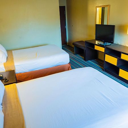 Super 8 By Wyndham Belen Nm Exterior foto