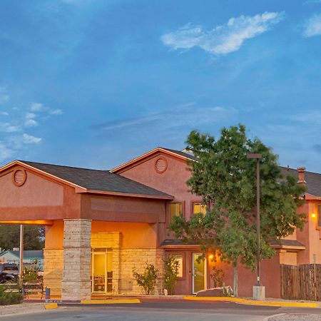 Super 8 By Wyndham Belen Nm Exterior foto