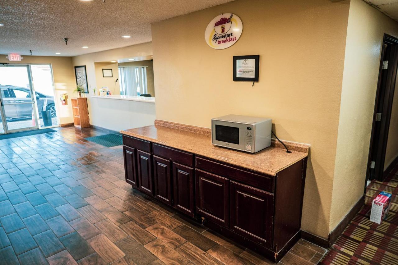 Super 8 By Wyndham Belen Nm Exterior foto