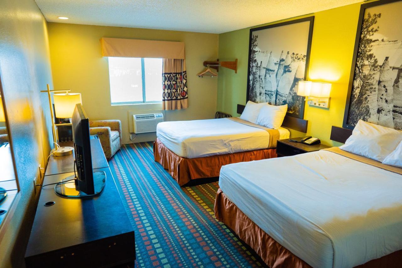 Super 8 By Wyndham Belen Nm Exterior foto