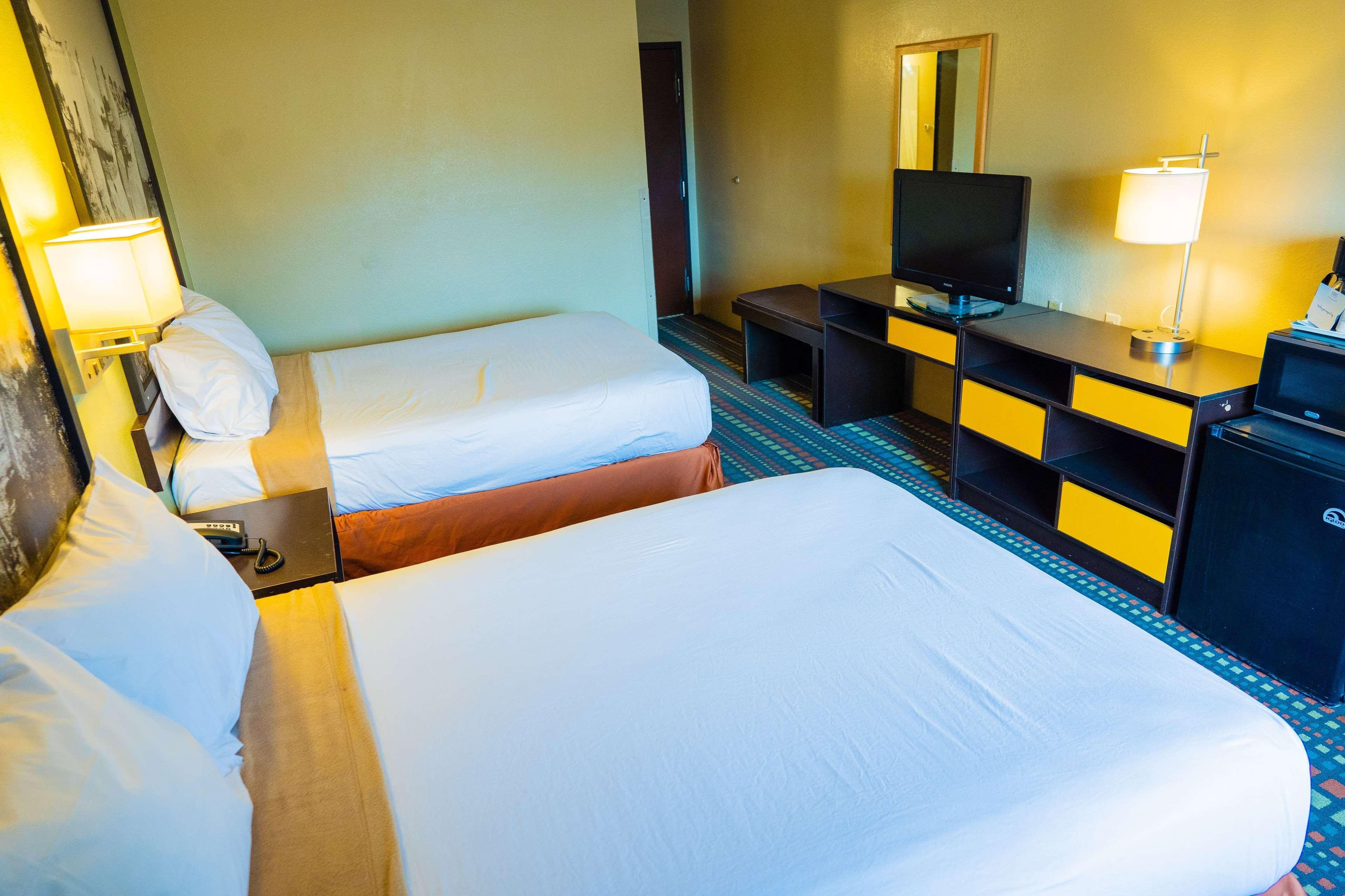 Super 8 By Wyndham Belen Nm Exterior foto