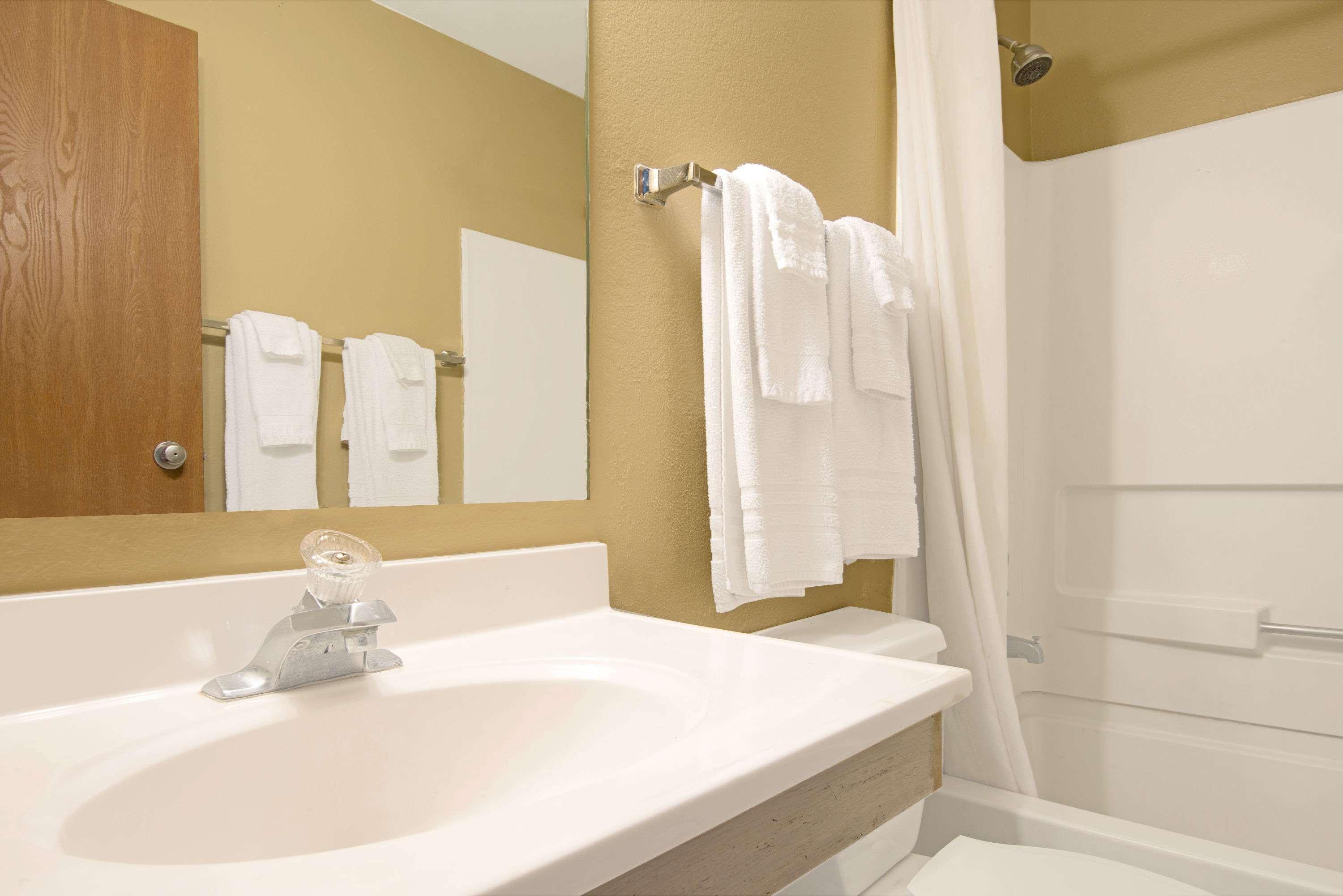 Super 8 By Wyndham Belen Nm Exterior foto